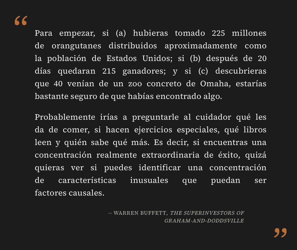 Cita de Warren Buffett sobre la suerte: plantea que 40 personas de Omaha con características excepcionales podrían explicar su éxito inversor. El texto destaca identificar factores causales de un rendimiento extraordinario.